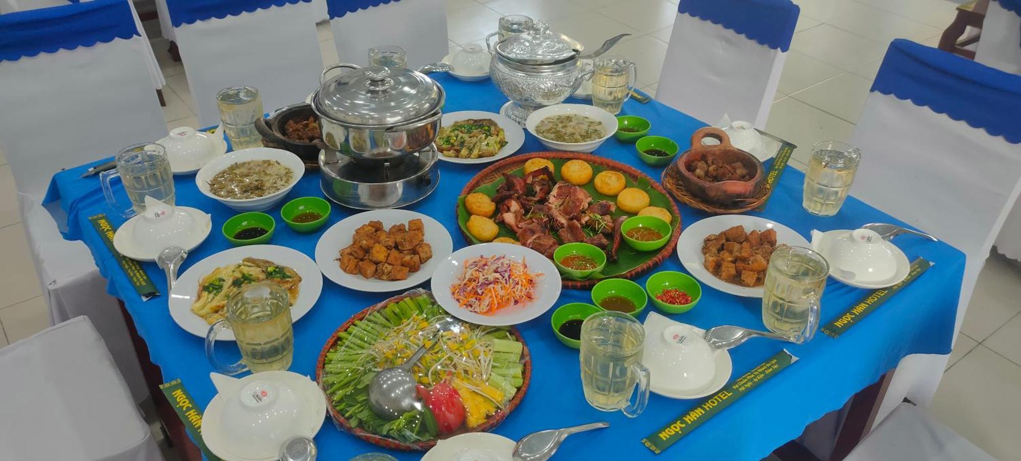Khách Sạn Ngọc Hân Ap Vinh Phu Extérieur photo